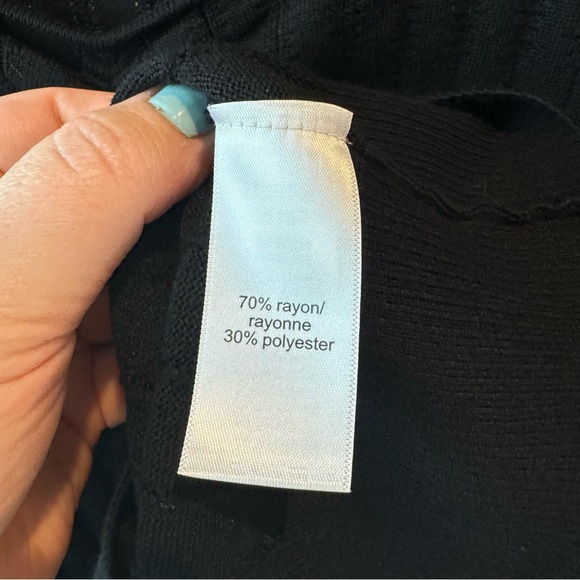 Maurices Black Lightweight V Neck Short Puff Sleeve Sweater With Ruching - XL - Picture 6 of 9